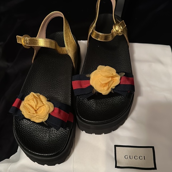 Beautiful new Gucci sandals for Sumer - Picture 3 of 5